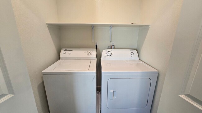 Building Photo - Modern 3-Bedroom Townhome – Built 2024 | Move-In Ready