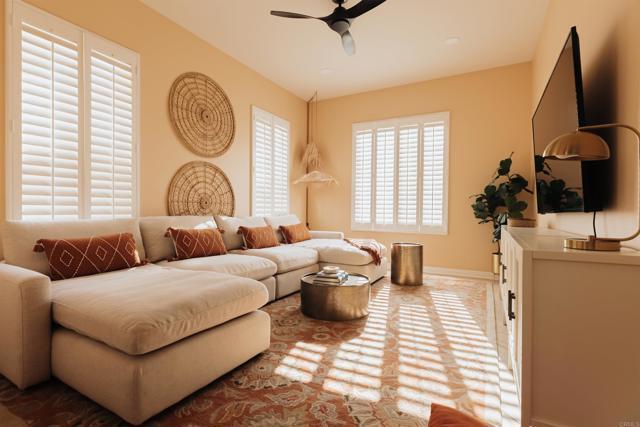 Building Photo - 10517 Corte Jardin Del Mar