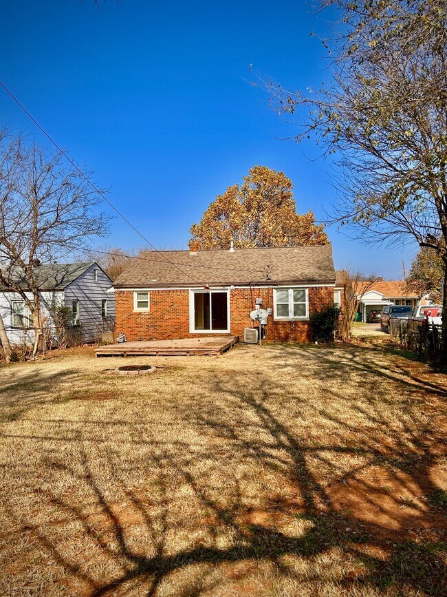 Building Photo - 2436 NW 35th St