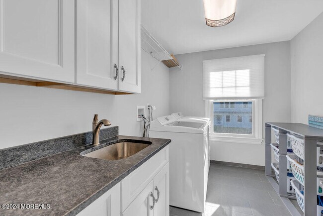 Building Photo - 300 Salem Ave