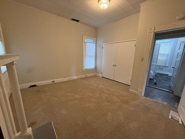 Building Photo - 376 Park Ave