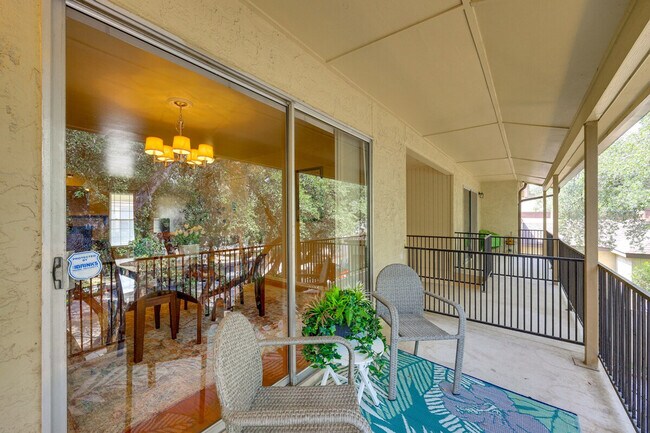 Building Photo - 8702 Village Dr