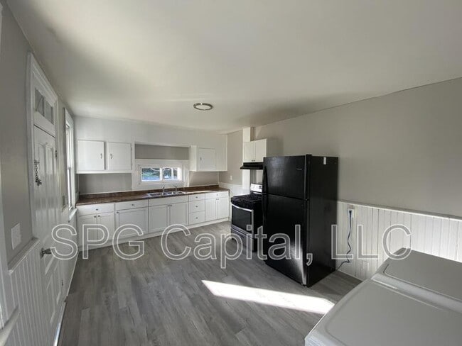 Building Photo - 1340 W College Ave