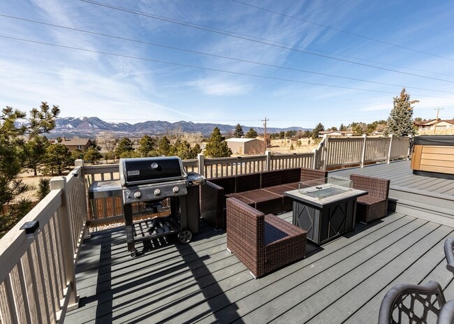 Building Photo - Fabulous 6 bedroom + office D20 Home with ...