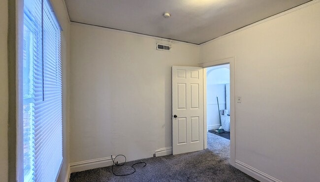 Building Photo - 825 W Jefferson St