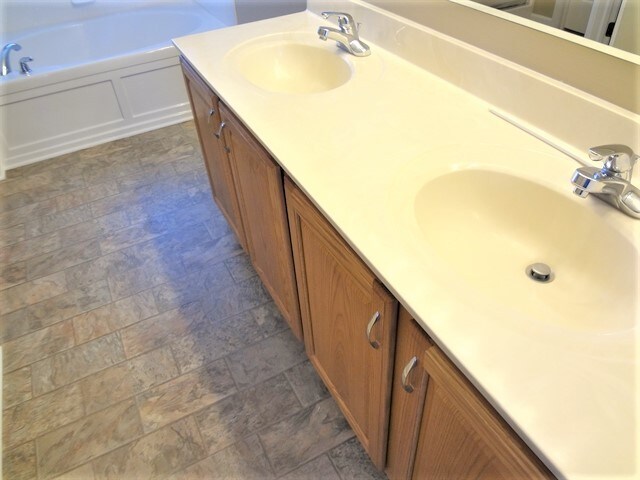 Building Photo - 12295 Slate Dr