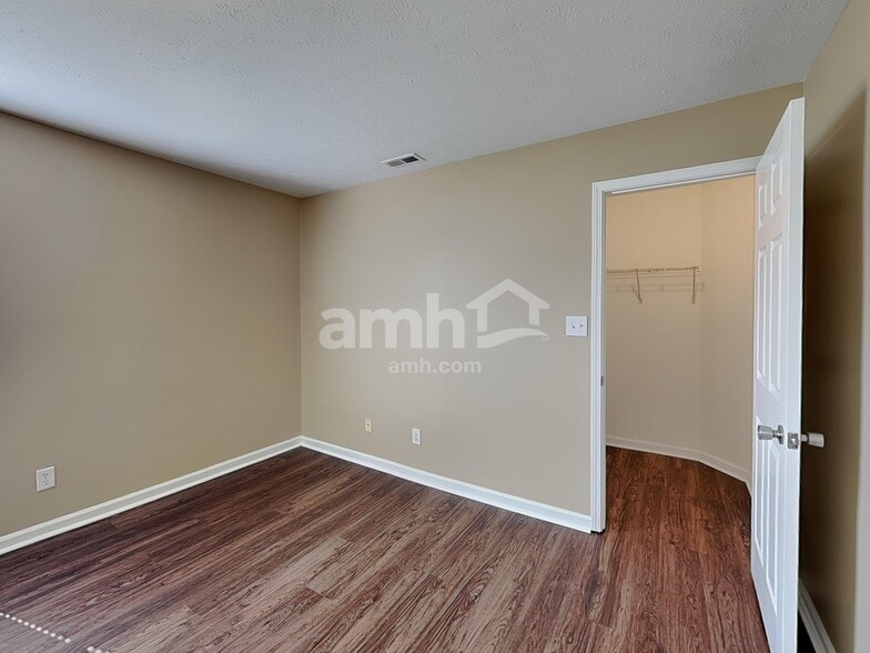 Building Photo - 829 Stonehenge Way