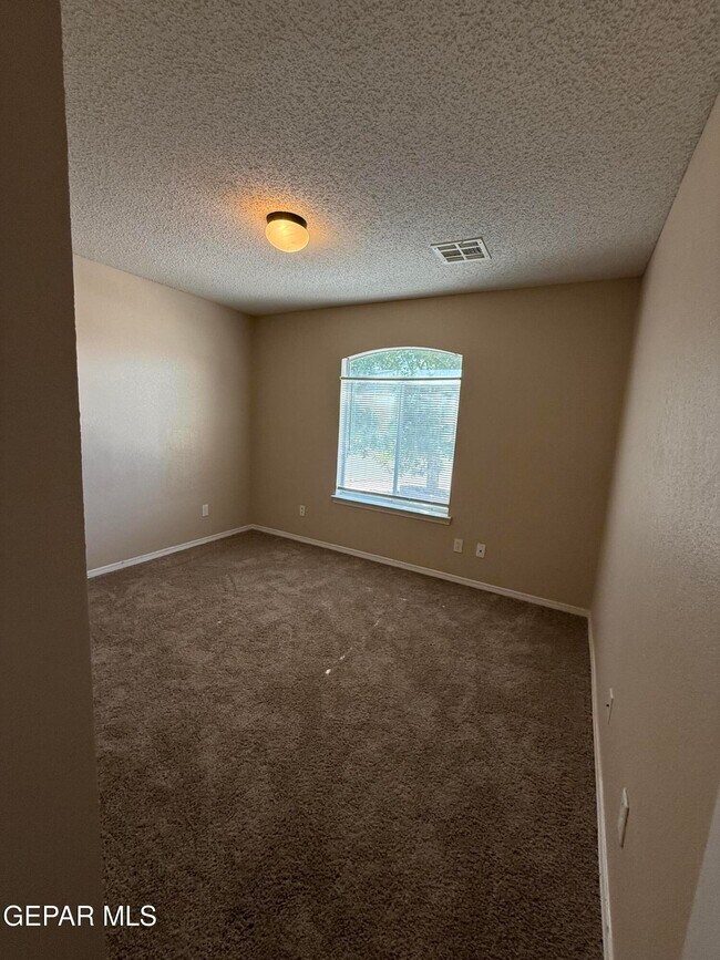 Building Photo - 732 Desert Sage Dr