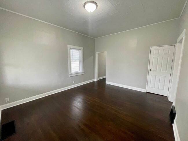 Building Photo - Modern Comfort Meets Classic Charm – 2BR H...