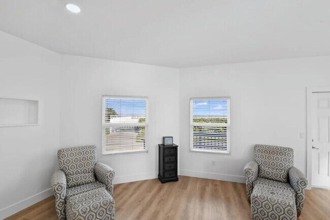 Building Photo - 941 Ocean Dr