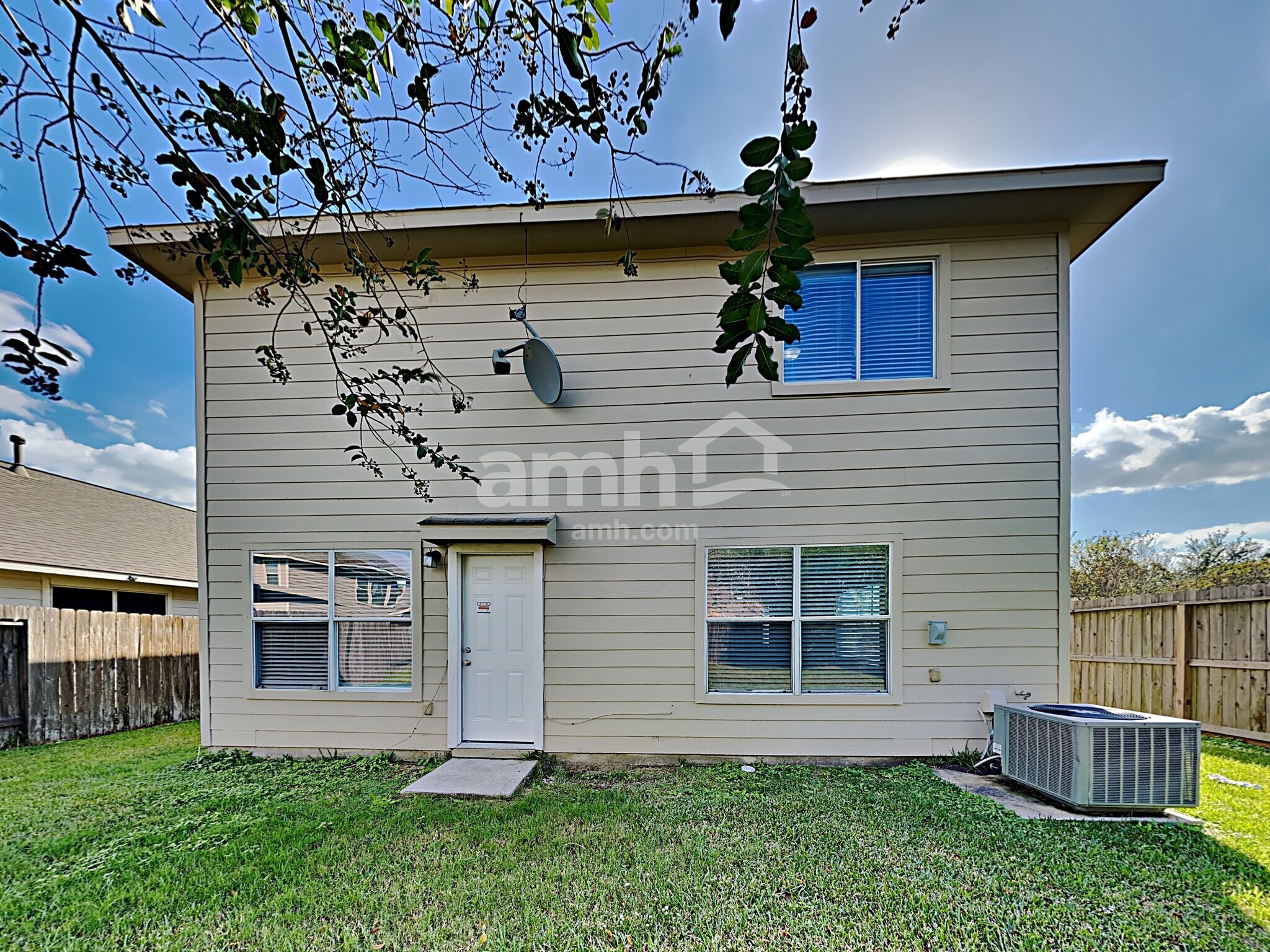Building Photo - 4407 Crossvine Ave