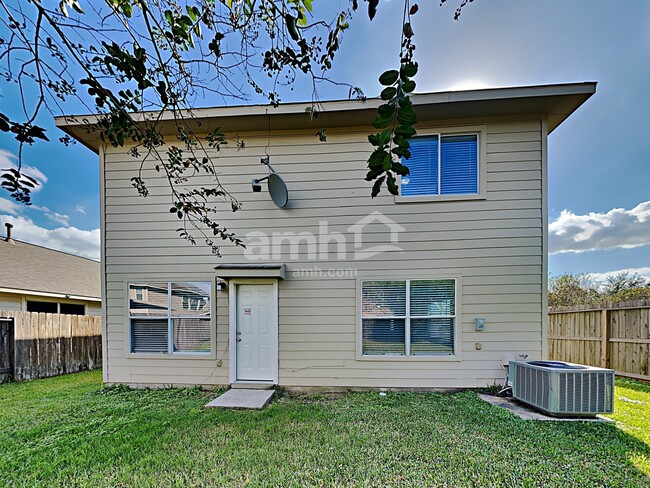 Building Photo - 4407 Crossvine Ave