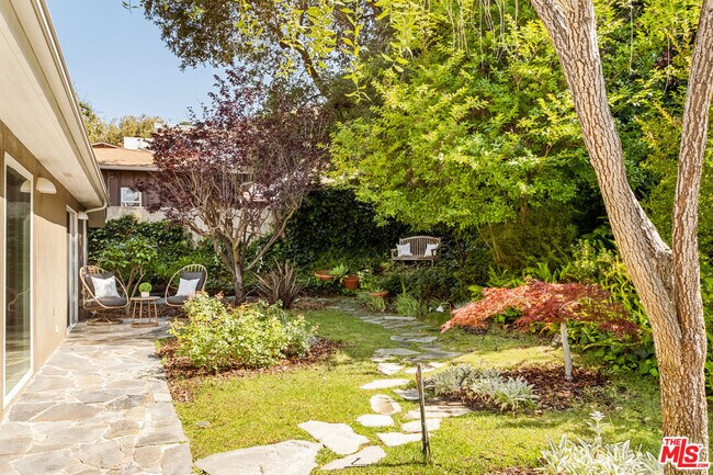 Building Photo - 3588 Mandeville Canyon Rd