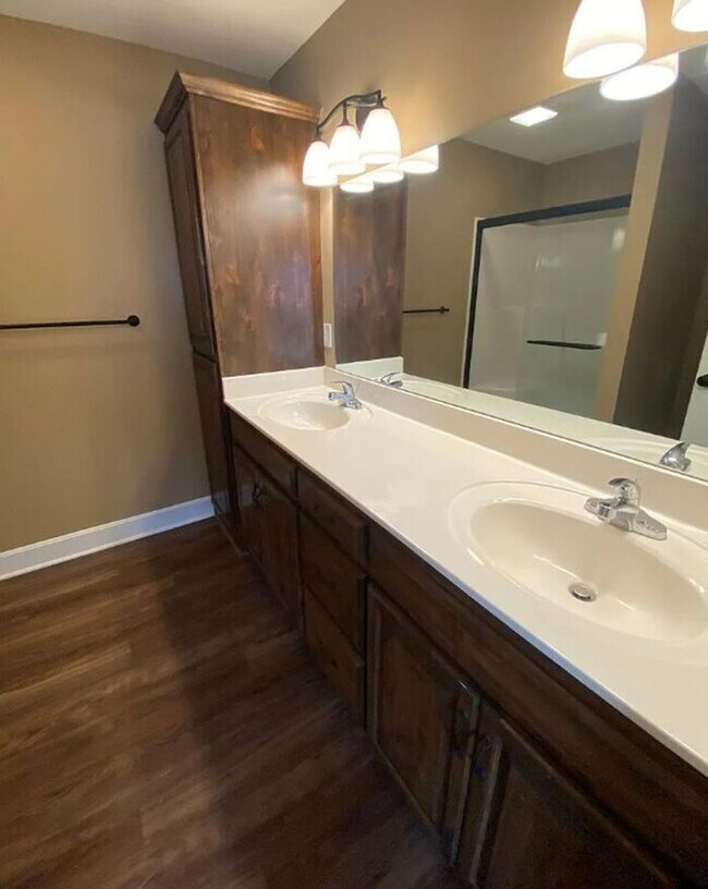 Building Photo - 3BR/2.5BA Home w/ Cul-De-Sac Lot in Platte City