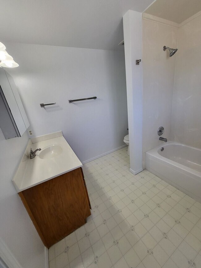 Building Photo - 2166 Carriage Crest Dr