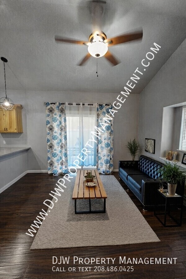 Building Photo - 1307 W Belknap Dr.