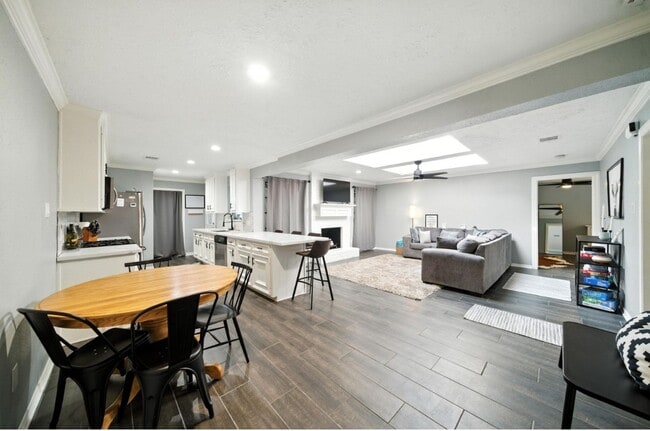 Building Photo - 10322 Sageplum Dr