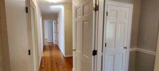 Building Photo - Ranch style home with full basement