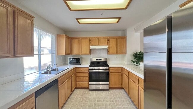 Building Photo - 10206 Wateridge Cir