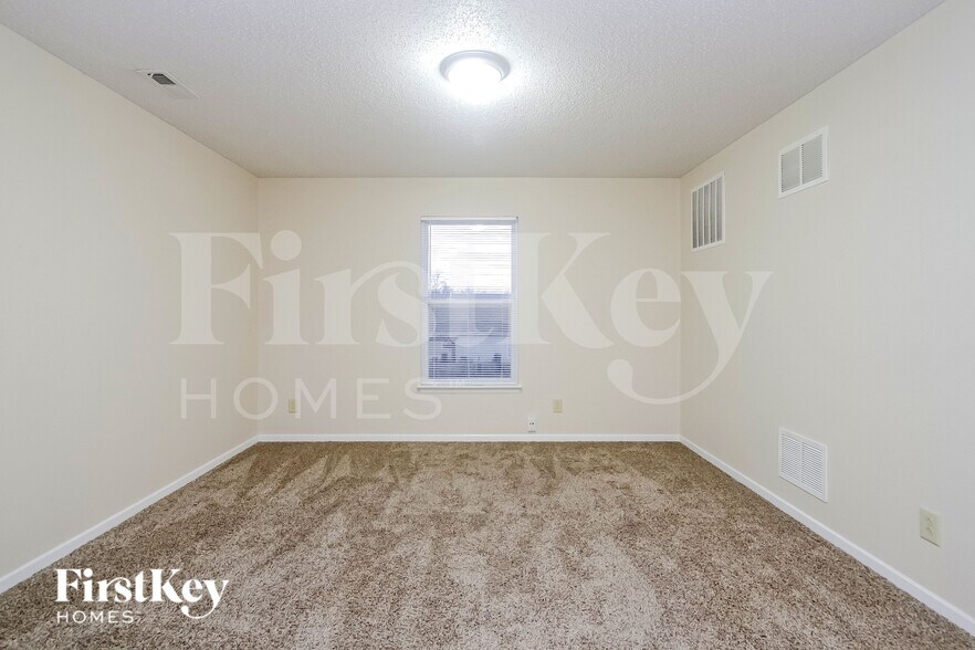 Building Photo - 12401 Rose Haven Dr