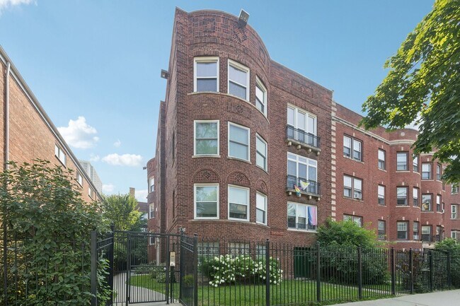Primary Photo - 5955 N Winthrop Ave