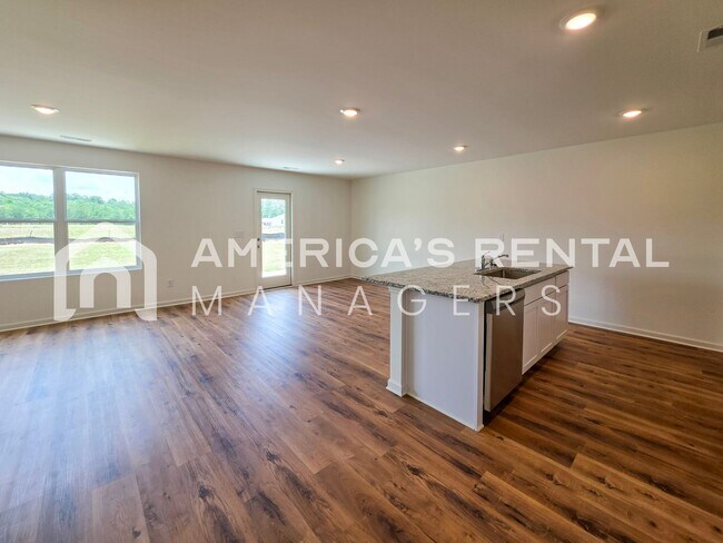 Building Photo - 556 Saddlewood Bnd