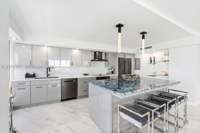 Building Photo - 2100 S Ocean Dr