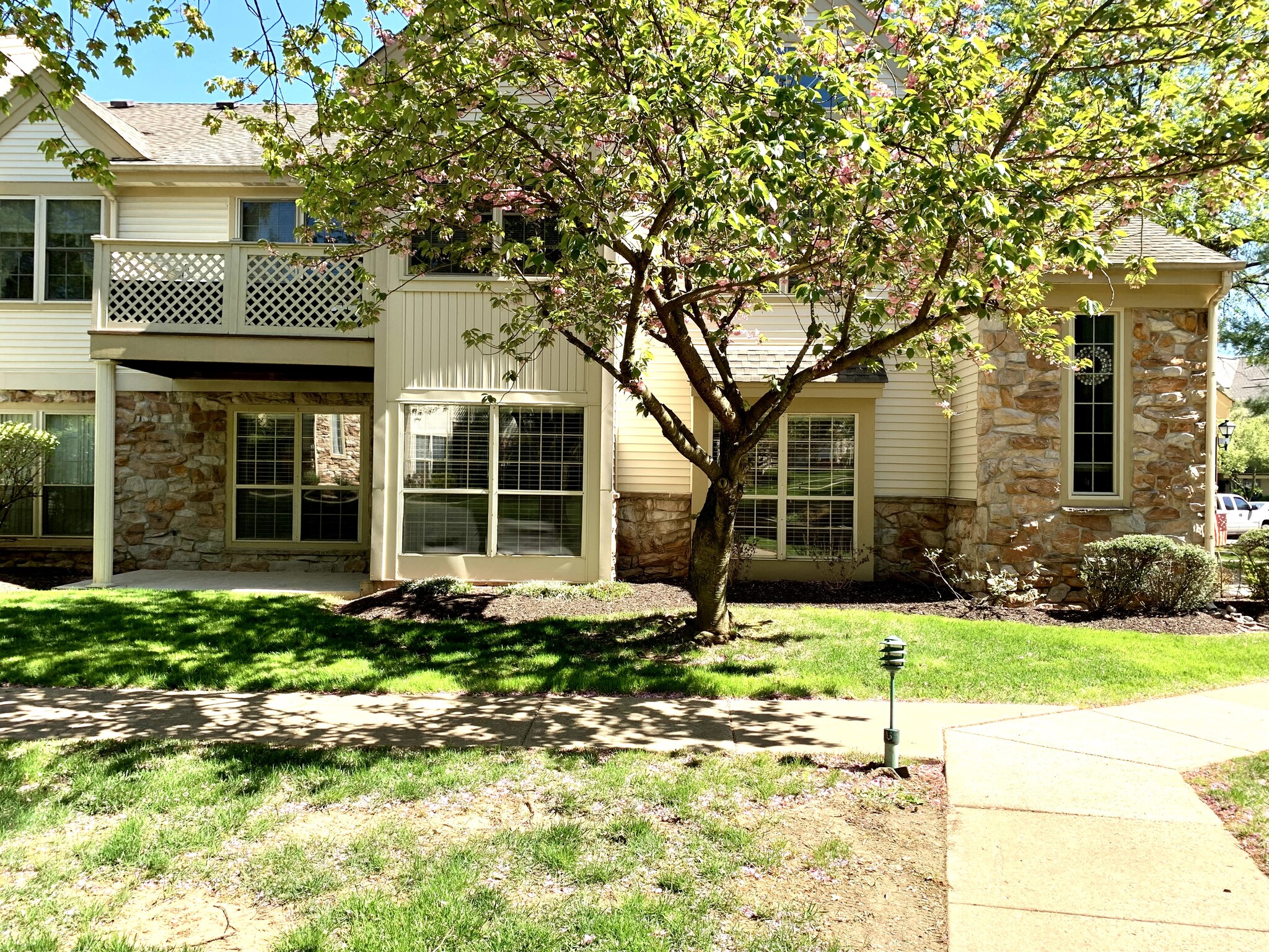 Building Photo - 1109 Foxmeadow Dr