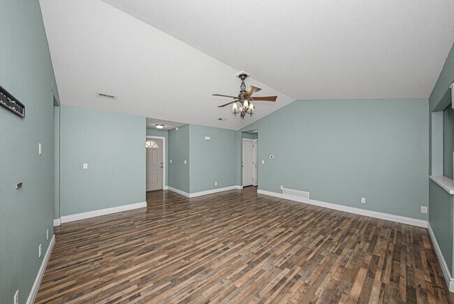 Building Photo - 1531 N Clay St
