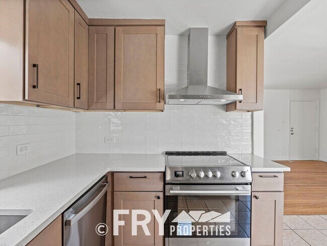 Building Photo - Updated Home near Downtown Denver