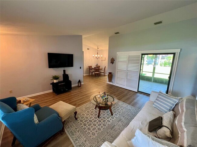 Building Photo - 6 Willow Grove Pl