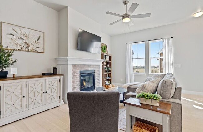 Building Photo - Gorgeous 3 bed/ 3.5 bath Condo At Heron La...