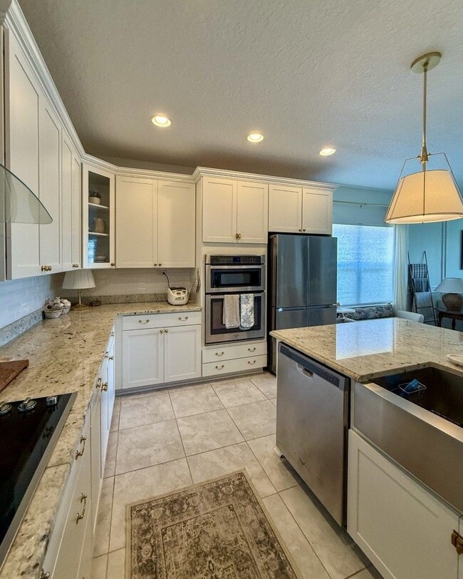 Building Photo - 671 Charter Oaks Blvd
