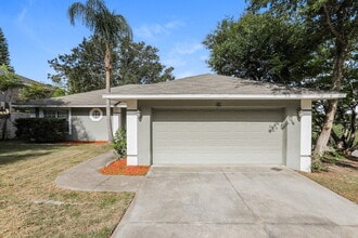 Building Photo - 210 Bloxam Ave