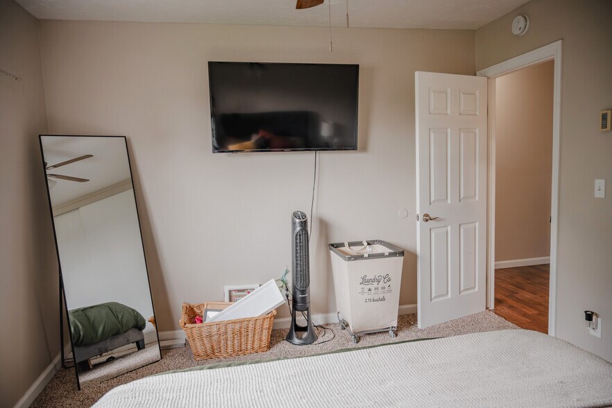 Building Photo - 340 Moss St