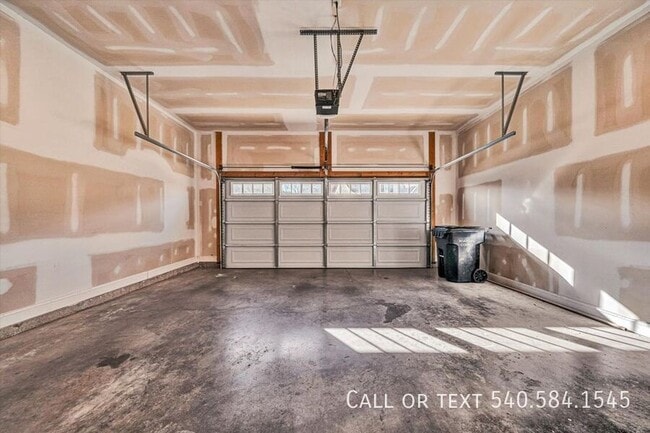 Building Photo - 6982 Linn Cove Court