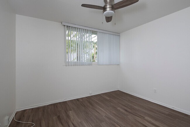 Building Photo - The Perfect 2 BR for Beach Lovers! Only 1 ...