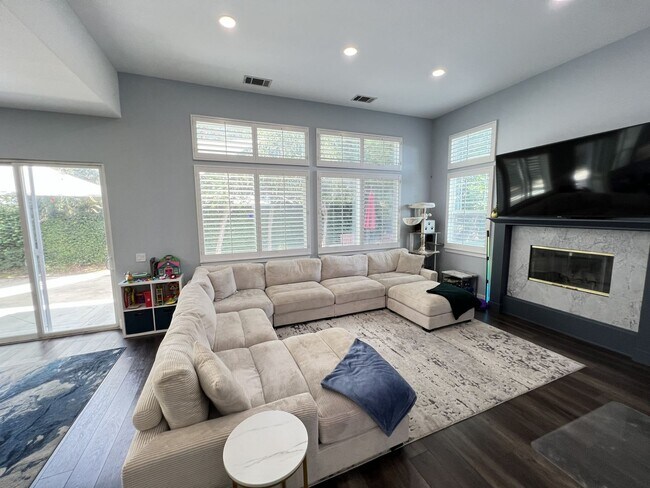 Building Photo - Amazingly Remodeled 4 Bed 4 Bath Luxury Home in North Orange with Solar!