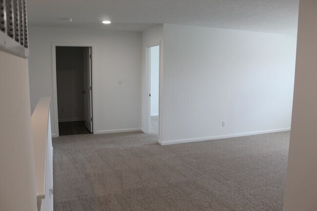 Building Photo - Beautiful 5 BR in Danville!