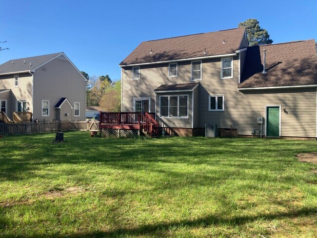 Building Photo - Lovely Four Bed Two and Half Bath Home in ...