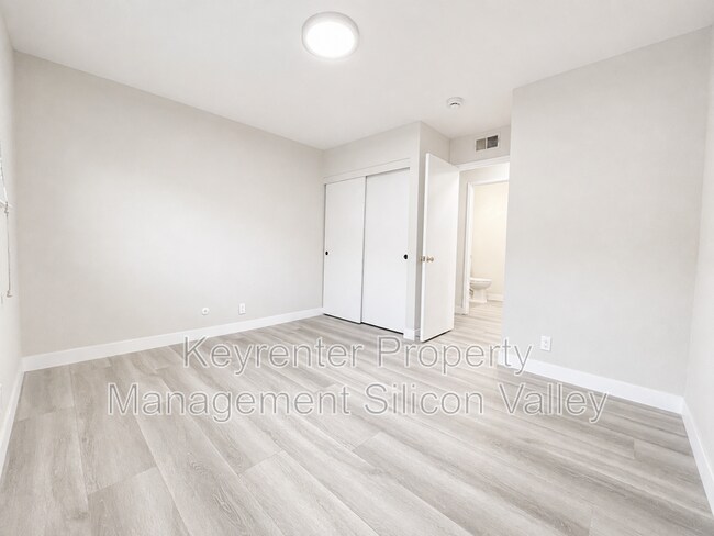 Building Photo - 1104 Delna Manor Ln