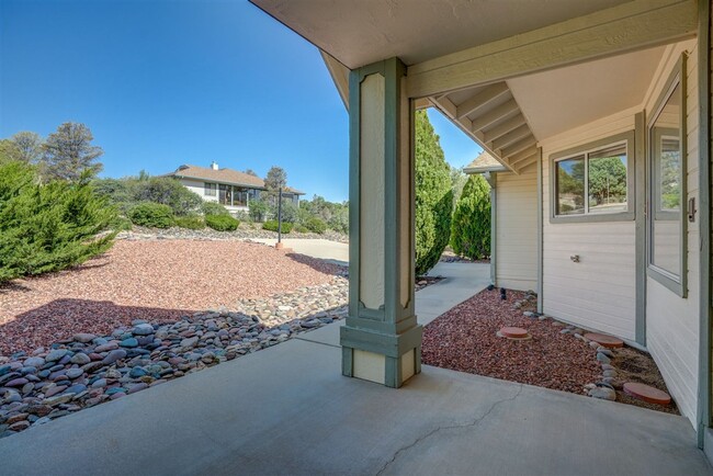 Building Photo - Freshly painted, 3 Bedroom, 2 Bath Home in...