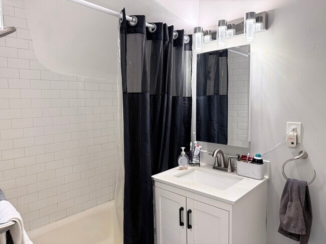 Building Photo - 91 Walnut St