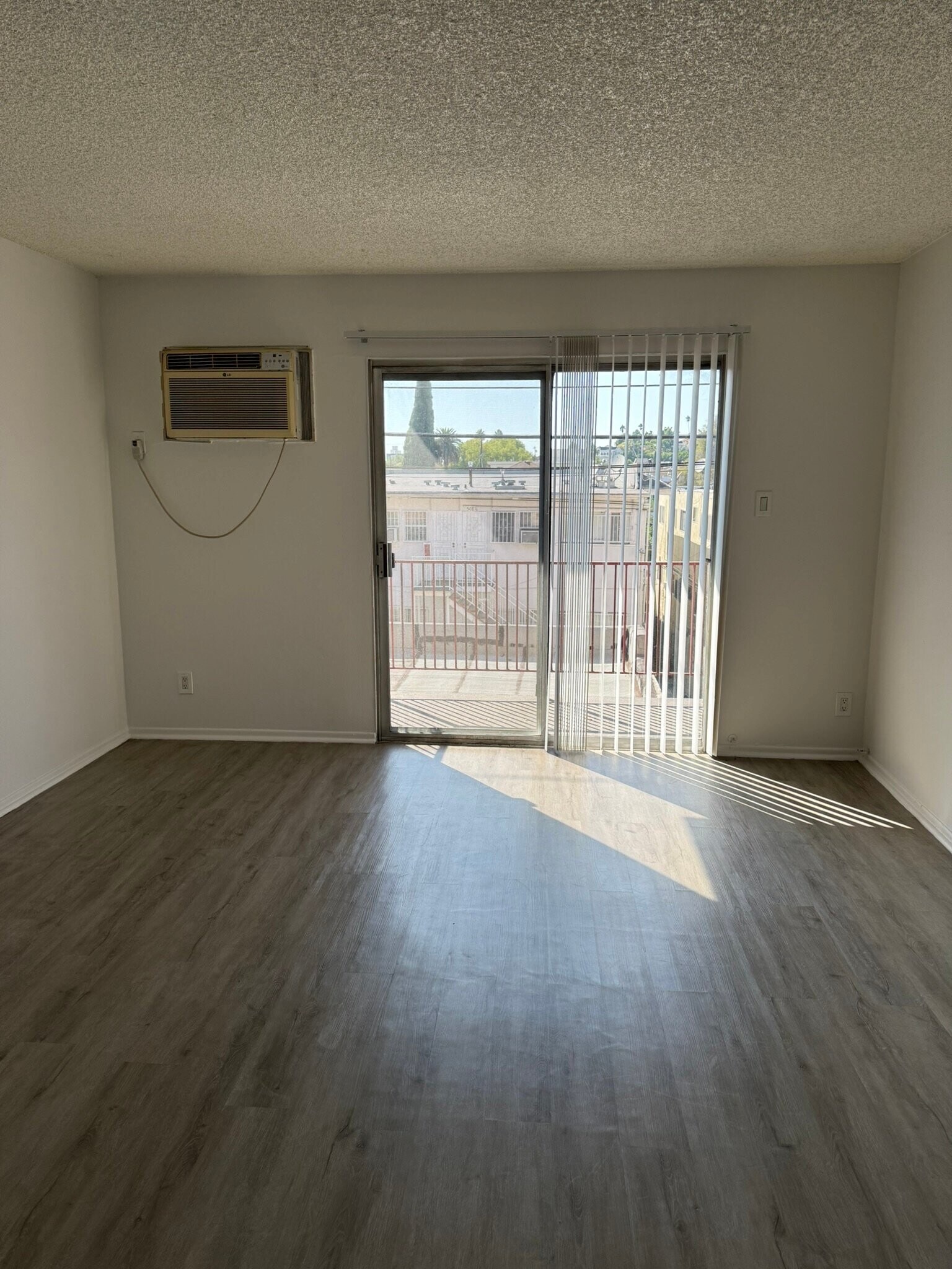 Building Photo - 509 N Berendo St