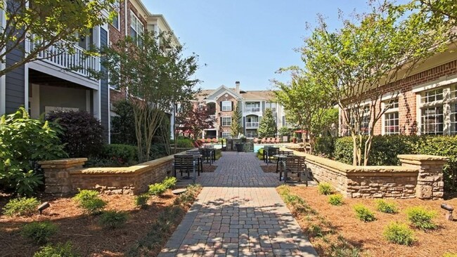 Building Photo - 3001 Northeast Expy