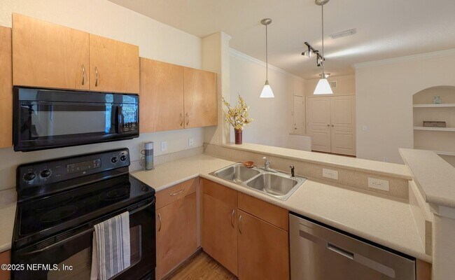 Building Photo - 1300 Riverplace Blvd