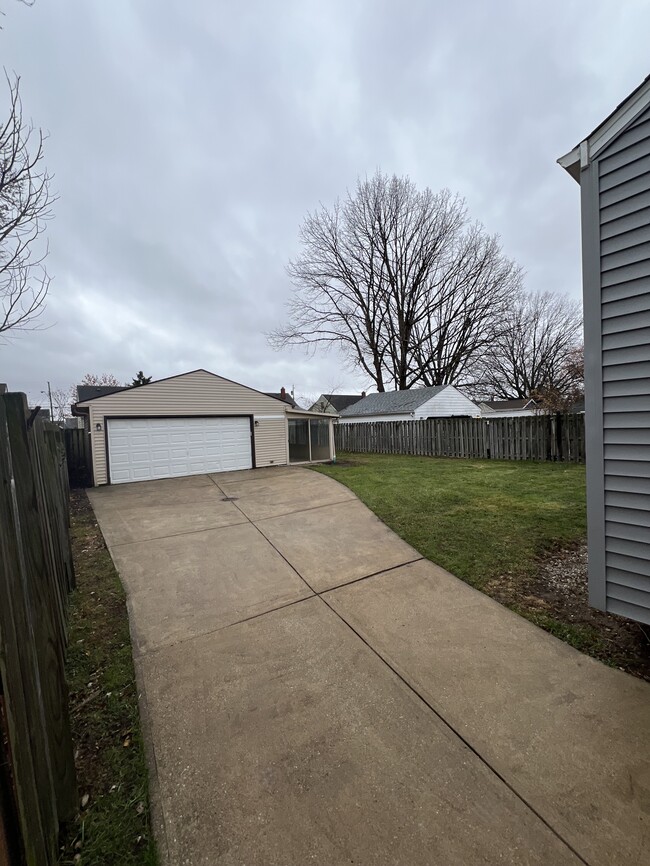 Back Yard/Detached Garage w/ Covered Porch - 15893 Hummel Rd