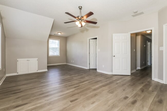 Building Photo - 1086 Maria Dr