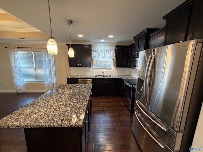 Building Photo - 8 Easy St