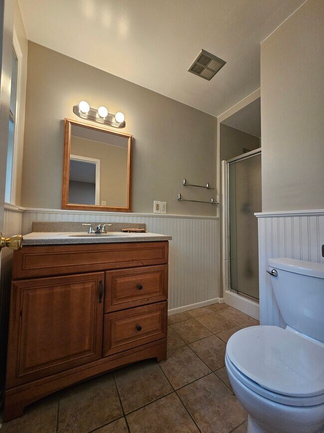 Building Photo - Virginia Village 4 Bed 3 Baths Large Yard Attached Garage Super Spacious!